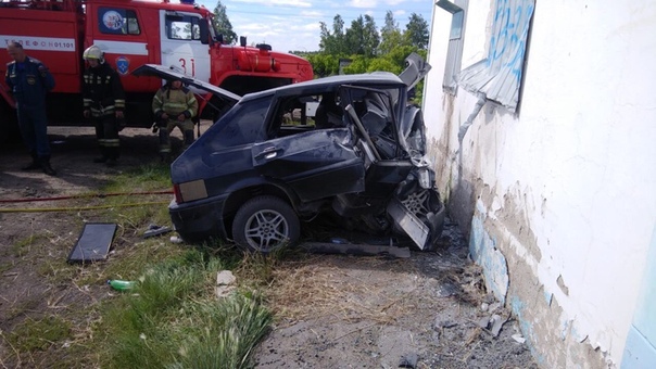 Легковушка влетела в здание поста ДПС под Омском погиб водитель Авария произошла утром 23 июня в Омском районе, сообщили в региональной Госавтоинспекции. Предварительно установлено, что