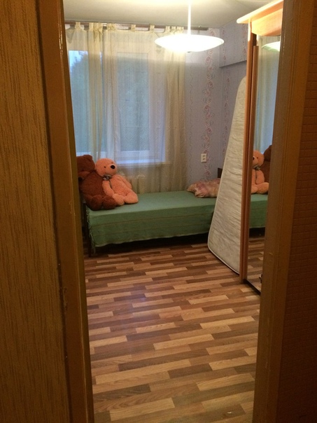 Фото: Сдаётся изолированная комната в 2-ух комнатной квартире, строго для ОДНОГО человека до 30 лет, без детей и животных. Проживание без хозяев, во второй комнате молодой человек. <br>17000 (все включено) в месяц + залог 10000. <br>В квартире wi-fi, стиралка, микроволновка…есть все для жизни. Спокойный, чистый район, все необходимое в шаговой доступности. Отлично подойдёт тем, кто работает/учится в районе можайки/кутузовского. <br>Дом находится ул.Вяземская, до Славянского бульвара 15 мин транспортом, до ж/д 