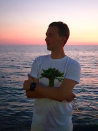 Александр Ларионов