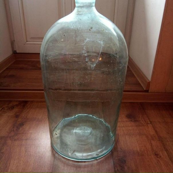 Стеклянная бутыль 25 литров. Стеклянный бутыль 20 литров габариты. Стекло 25 литров. Бутыль марани 25 литров. Стекло 25 литров.